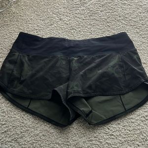Lululemon Speed Up shorts 2.5 inch Size 6